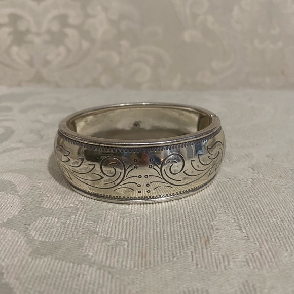 Brighton Wide Hinged Bangle - Picture 7 of 7